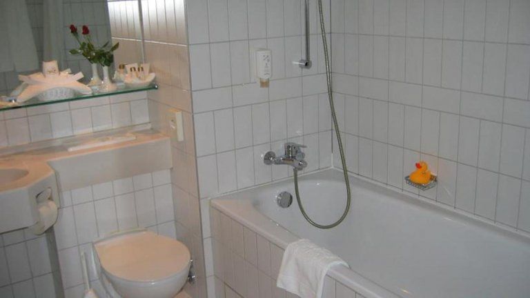 Badkamer - WYNDHAM Garden Düsseldorf Mettmann