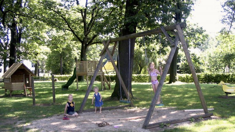 Spielplatz - Geschichte Lodge dOuffenhoff