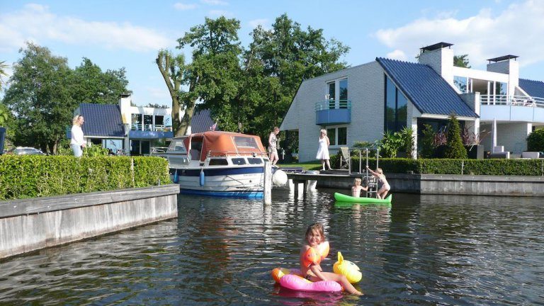 Schwimmteich - Rien van den Broeke Village
