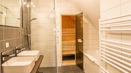 Badezimmer - Dormio Resort Maastricht