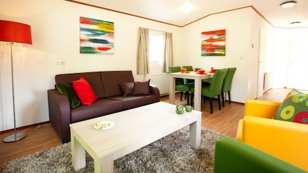 Wohnzimmer - EuroParcs Maasduinen