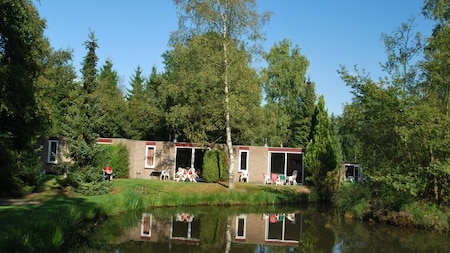 Achteraanzicht - Recreatiecentrum Adelhof Achteraanzicht - Recreatiecentrum Adelhof