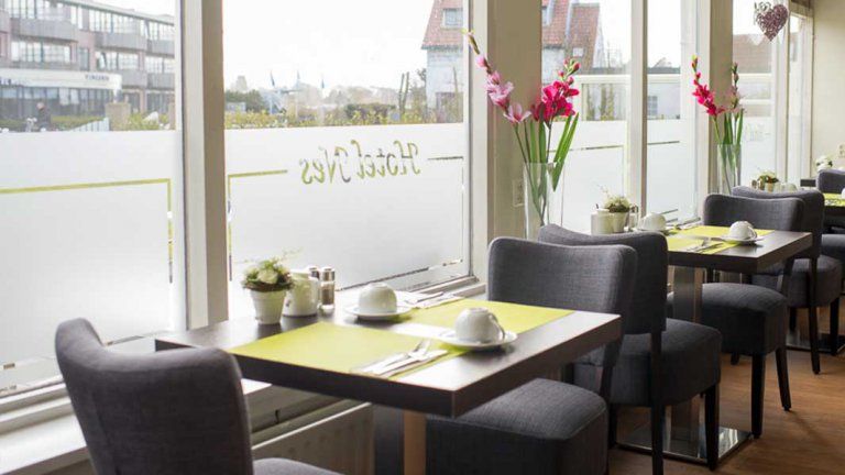 Ontbijtzaal - Hotel Nes