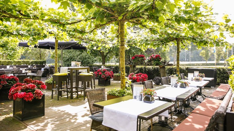 Terras - Van der Valk Hotel Apeldoorn - De Cantharel