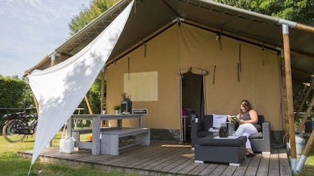 Buitenaanzicht - Vakantiepark de Luttenberg Buitenaanzicht - Vakantiepark de Luttenberg