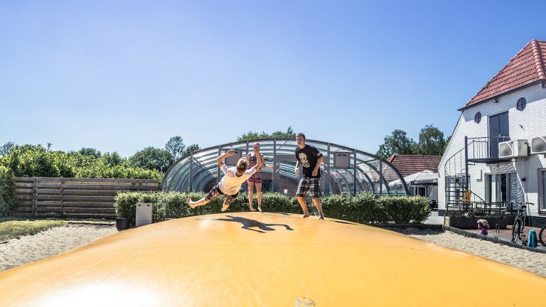 Airtrampolin - Vakantiepark de Luttenberg