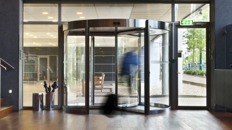 Entree van Plaza Premium Grand Winston Rijswijk.