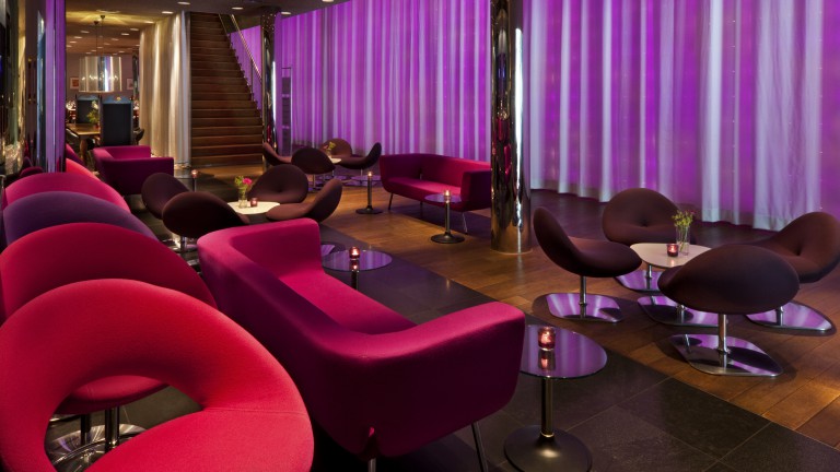 Lounge van Plaza Premium Grand Winston Rijswijk.