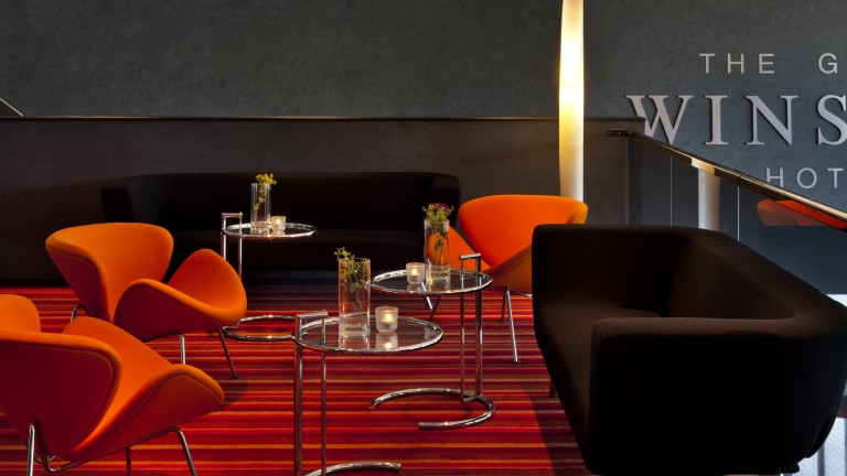 Lounge van Plaza Premium Grand Winston Rijswijk.