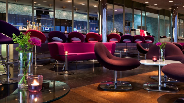 Lounge van Plaza Premium Grand Winston Rijswijk.