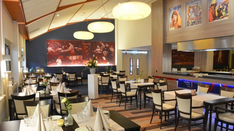 Restaurant - 50 50 Hotel Belmont