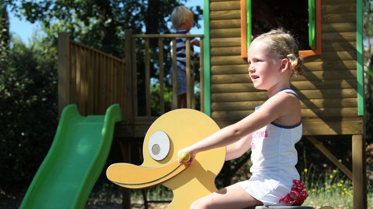 Spielplatz - Vallée de St. Baume